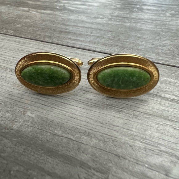 Vintage Krementz Gold & Jade Oval Cufflinks - Picture 1 of 4
